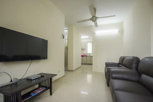Feel Right at Home - Comfortable & Clean - Photo4