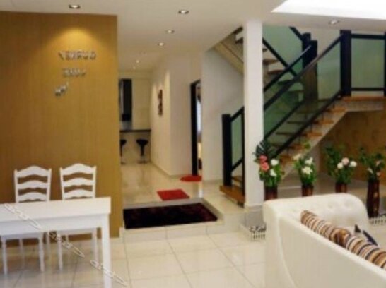 Gurney Luxe Inn - Photo2