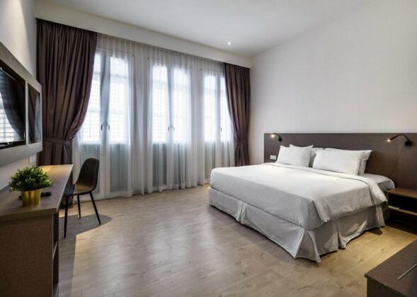 Hutton Suites Hotel - Photo4