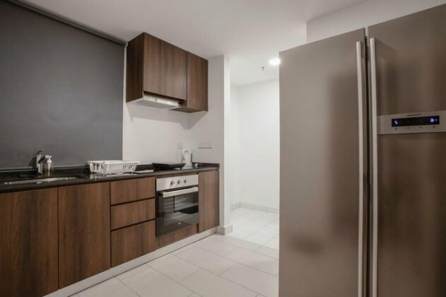 Landmark Seaview Suite - Photo3