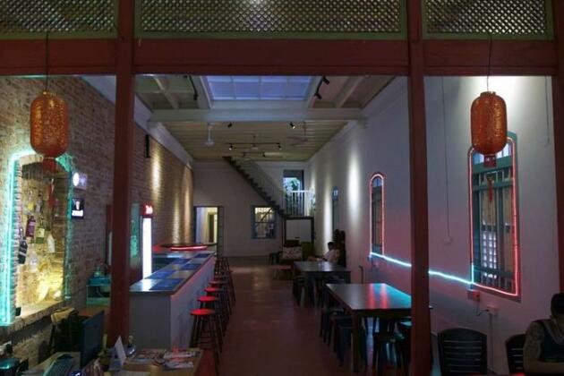 Tipsy Tiger Party Hostel - Photo3