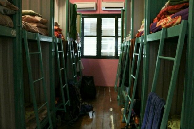 Tipsy Tiger Party Hostel - Photo4