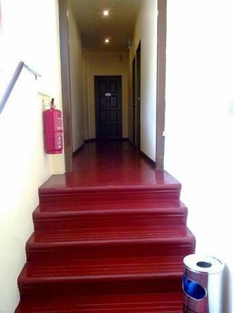 Tower Budget Hotel - Photo4