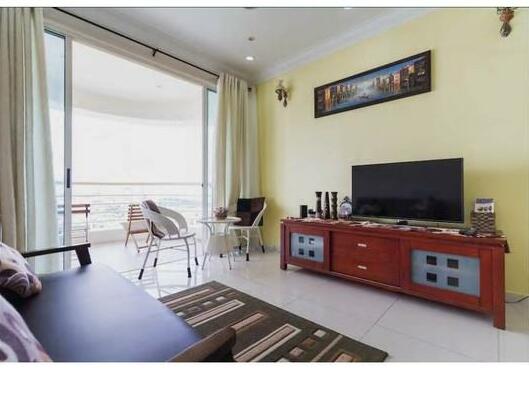 Waterfront Queensbay condo - Photo2