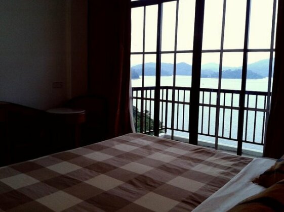 Banding Lakeside Inn - Photo3