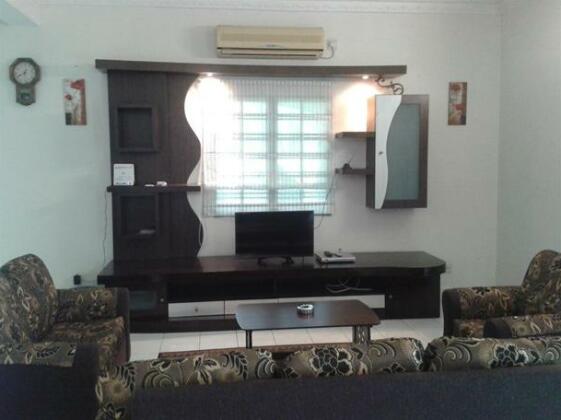 Flora Holiday Home - Photo2