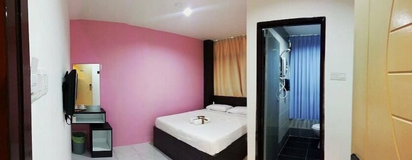 Hotel CheckedInn - Photo2
