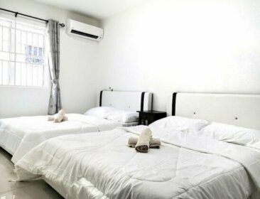 Ipoh Deluxe Family Home by Verve 14 Pax EECH04