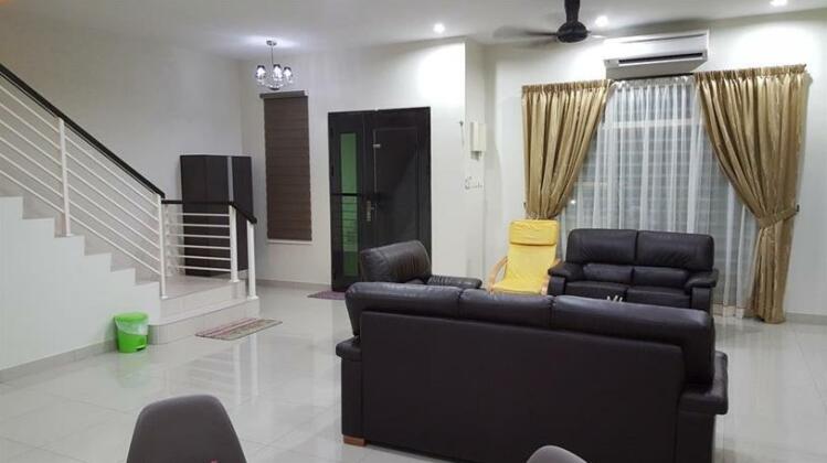 Ipoh Tiara Lake Park Home Stay - Photo2