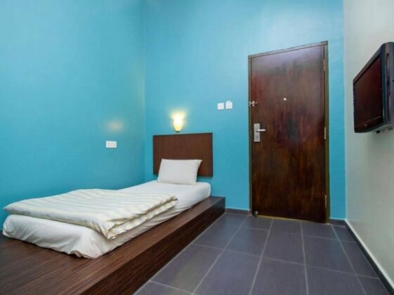 Ample Hotel - Photo2