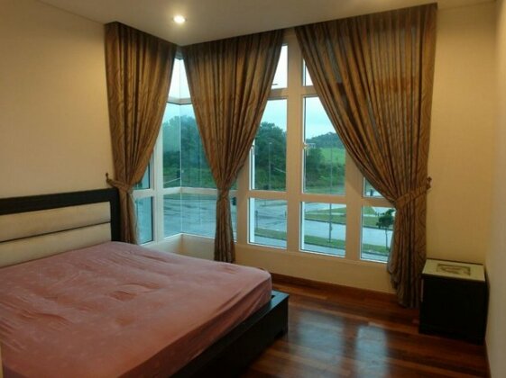 Comfy Home at 1-Medini Legoland - Photo2