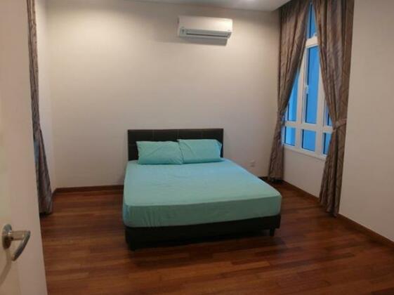 Comfy Home at 1-Medini Legoland - Photo5