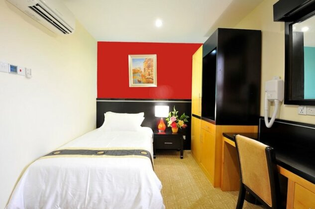Grand Hallmark Hotel - Photo3