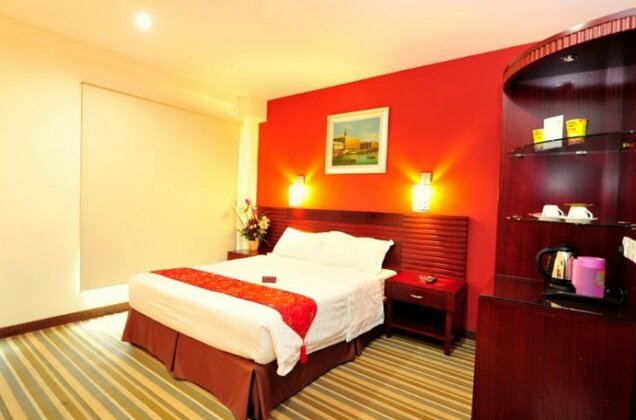 Grand Hallmark Hotel - Photo4