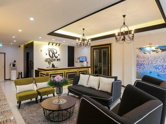 OYO 490 Dk Hotel - Photo5