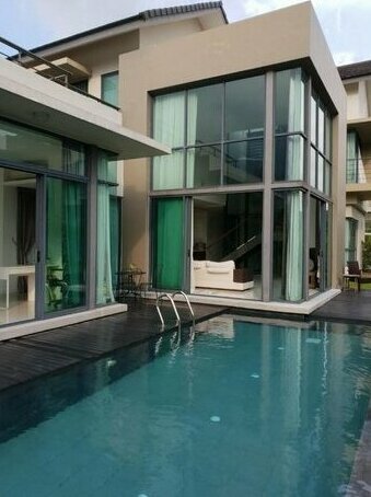 Resort Villa with Pool & Roof Top