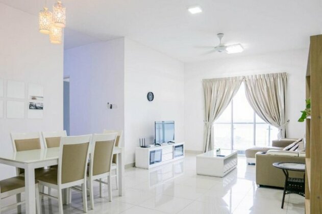 Spacious and Airy Skysuites 5 min to CIQ with Infinity Pool - Photo4