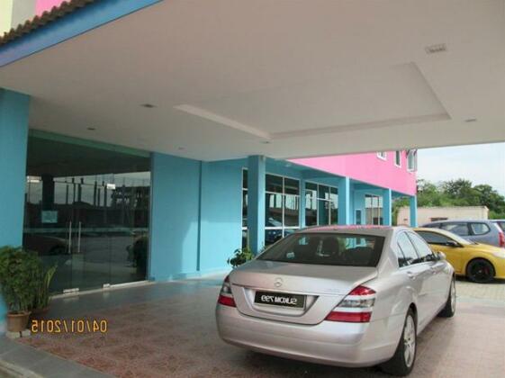 ZEN Rooms Basic Senyum Inn - Photo4