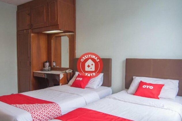 OYO 89577 Kristal Hotel - Photo2