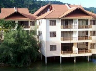 Strawberry Kijal Resort Apartments
