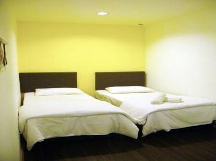 1st Inn Hotel Meru - Photo2