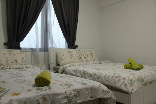 2-Bedroom Apartment@Trefoil Setia Alam - Photo2