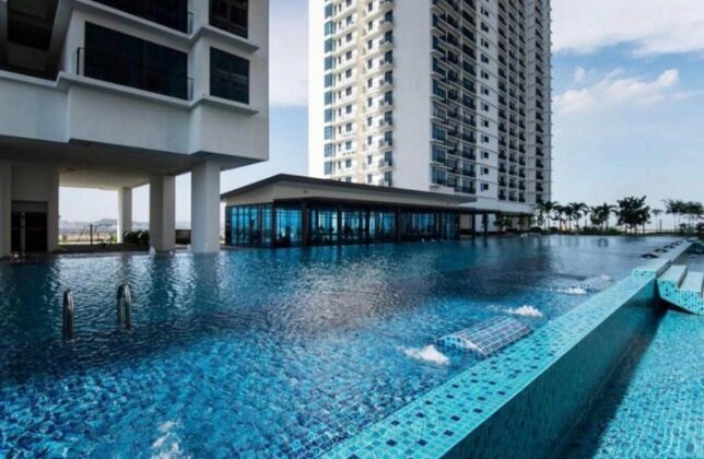 2-Bedroom Apartment@Trefoil Setia Alam - Photo4