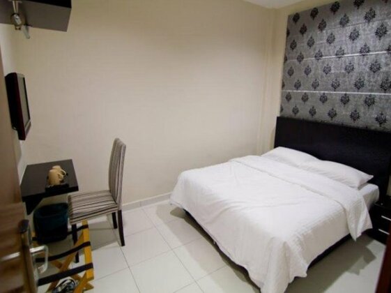 Melody Inn Hotel - Photo2
