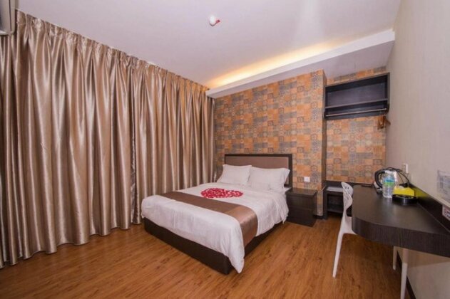 OYO 1214 Oro Hotel - Photo4
