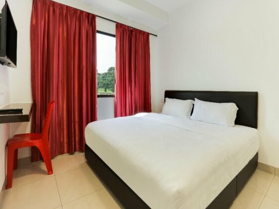 OYO 89495 Rich Hotel - Photo2
