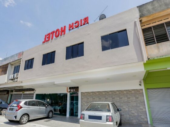 OYO 89495 Rich Hotel - Photo3