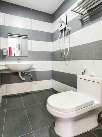 OYO 89495 Rich Hotel - Photo4