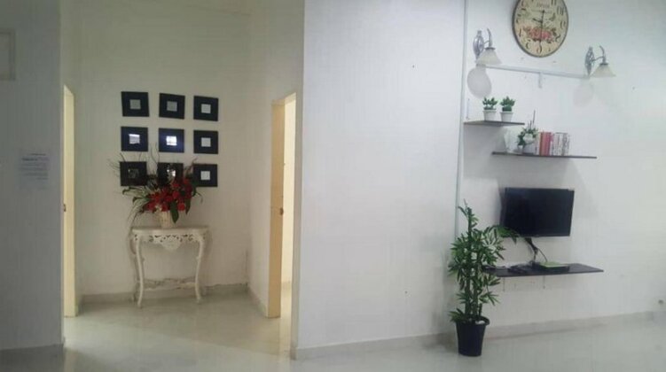 NikAishy TransitAiport - Photo5