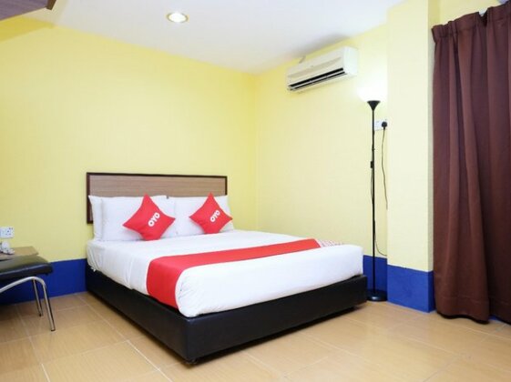 OYO 89352 Golden Terminal Lodge - Photo2