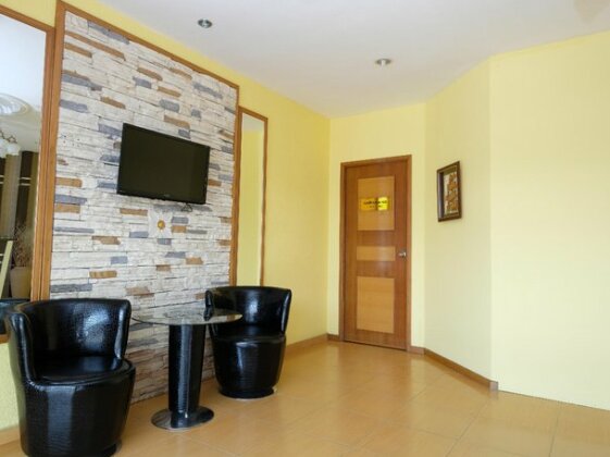OYO 89352 Golden Terminal Lodge - Photo4