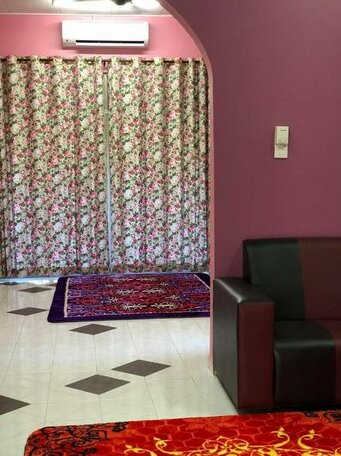 Villa Ungu Homestay - Photo4