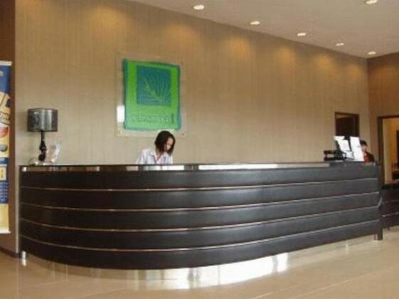 1 Borneo Tower B Service Apartments - Photo2
