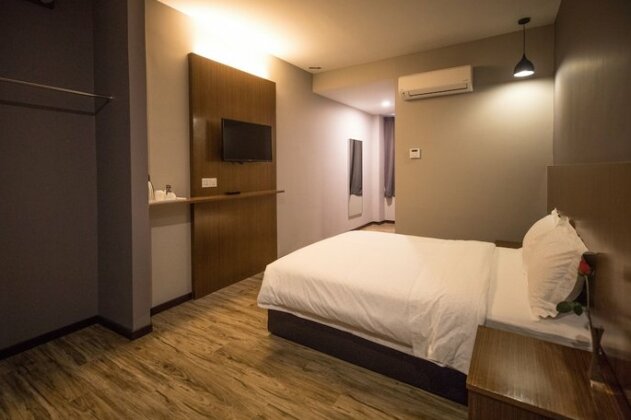 3-Plus Hotel - Photo2