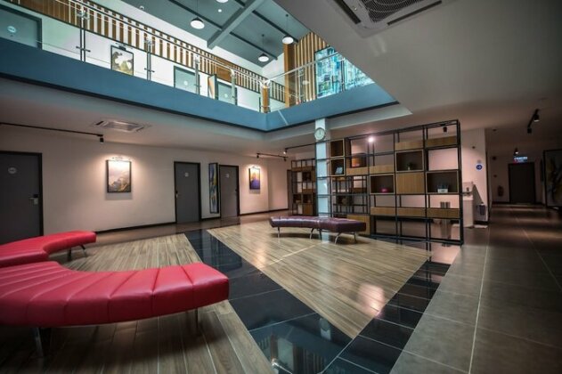 3-Plus Hotel - Photo4