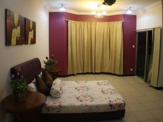 5 Bedrooms Residence