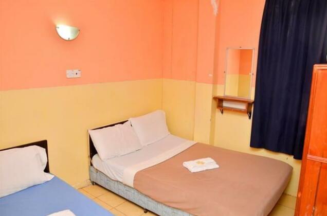 A and J Hotel - Photo3