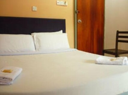 A&J Budget Hotel - Photo2