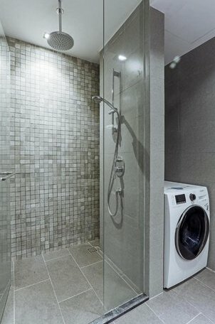 Beacon Home @ Bay 21 Condominium - Photo4