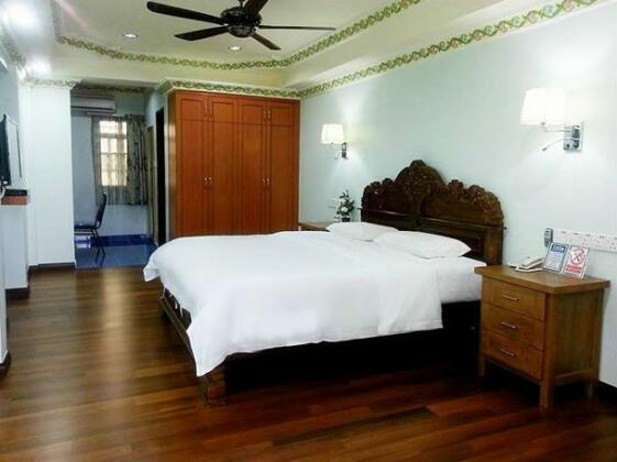Ben & Roz Inn