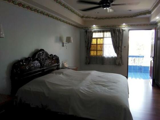 Ben & Roz Inn - Photo2
