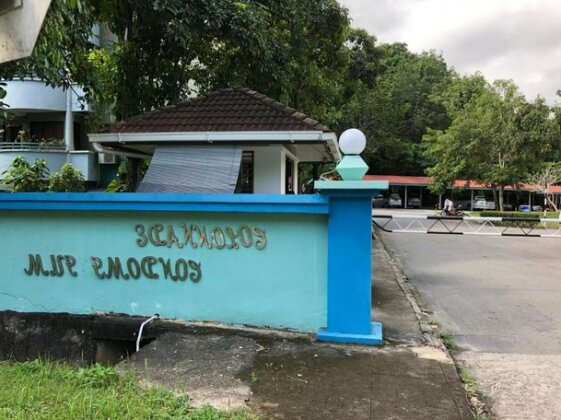 Colonnade Condominium @ Gavia Home for 10 pax