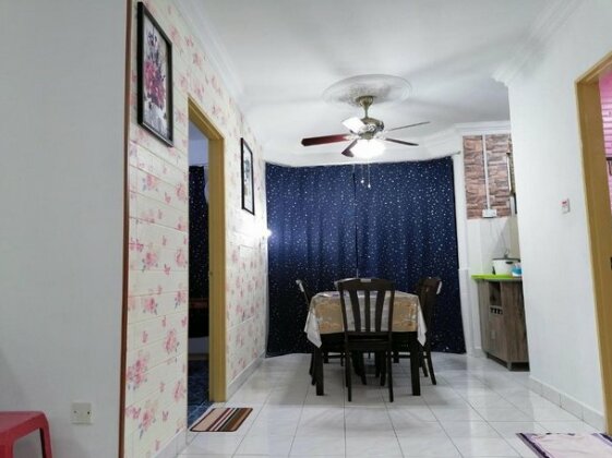 Elaine @ Home Stay - Photo3