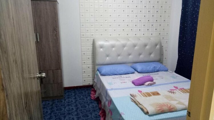 Elaine @ Home Stay - Photo5
