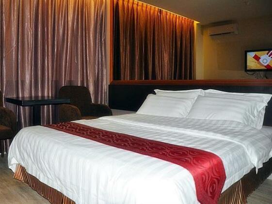 Goldenhill Hotel - Photo4