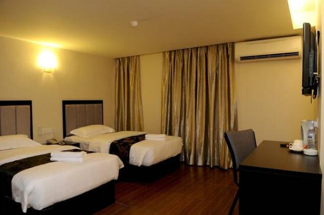 KK Waterfront Hotel - Photo4